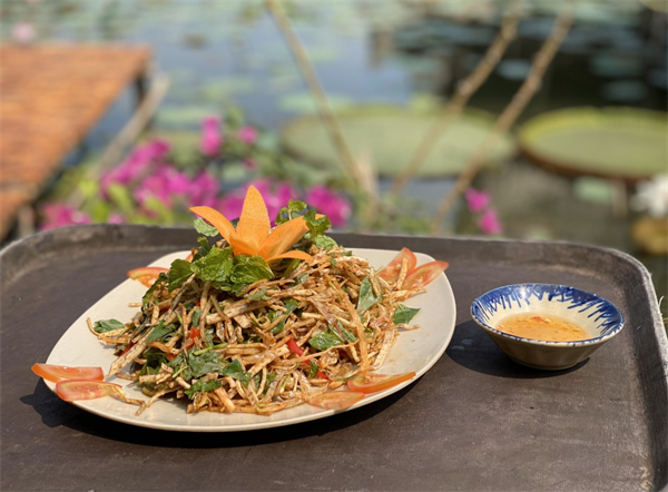 Gỏi Mực Thái Bánh Phồng