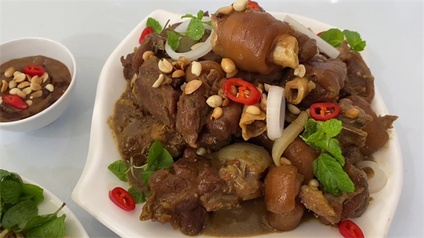 Dê Nấu giả cày