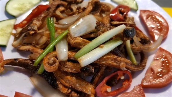 Khô Cá Đuối Chiên Giòn Sốt Me