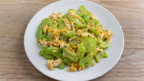 Khổ qua xào trứng