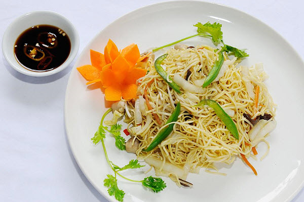 Mì Xào Nấm Đông Cô